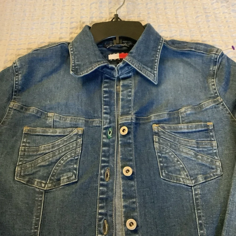 Tommy Hilfiger blue washed denim shirt/ jacket Size Medium - Picture 3 of 14